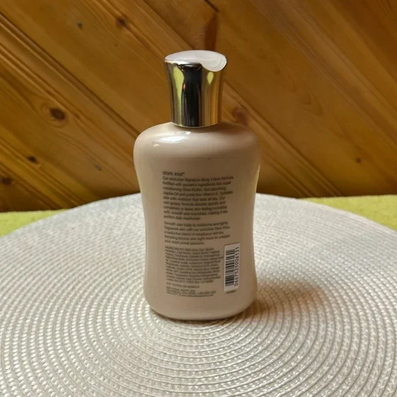 Bath & Body Works Vintage Dark Kiss Body Lotion - Picture 5 of 9